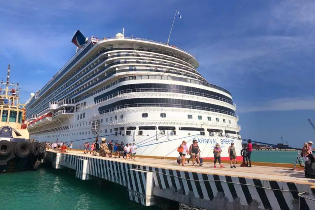 Progreso rompe récord de visitantes con llegada del crucero Carnival