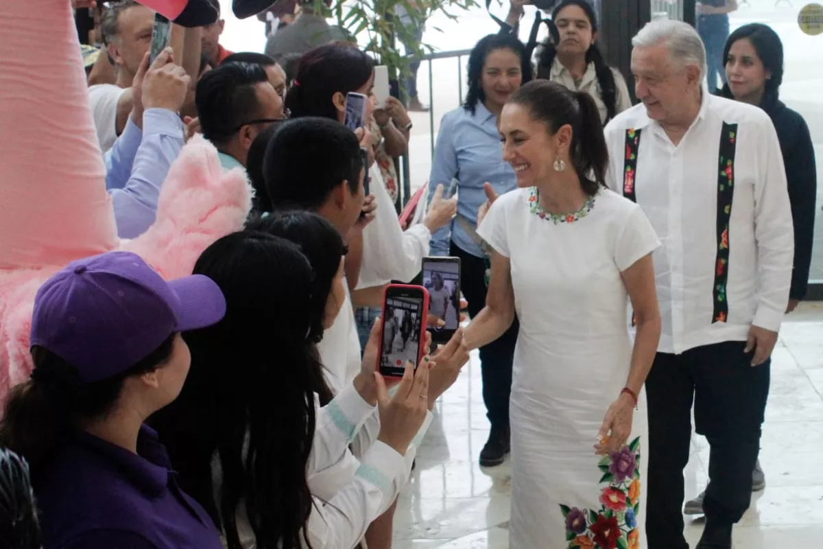 AMLO y Claudia Sheinbaum inician reunión de supervisión del Tren Maya