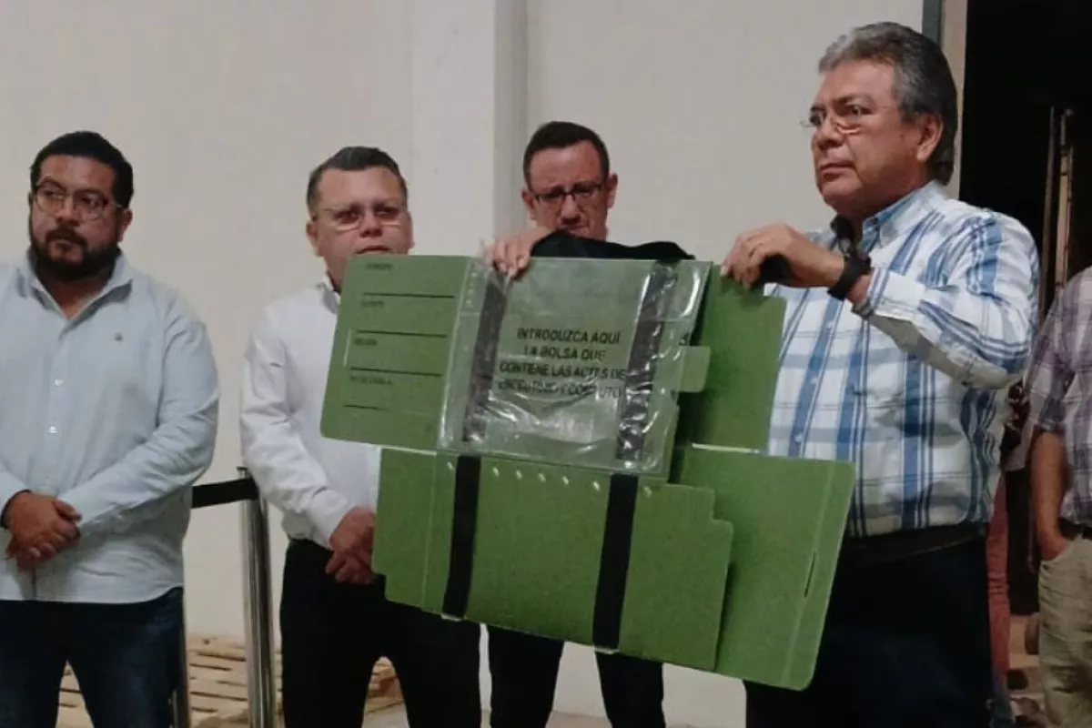 Arriban más de tres mil cajas con material para elección de regidores