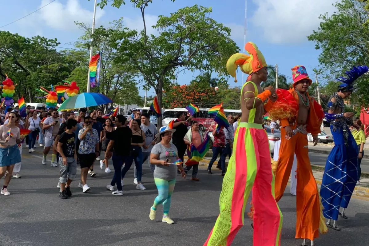 Más de 500 personas marchan por el orgullo gay en Cancún EN VIVO PorEsto