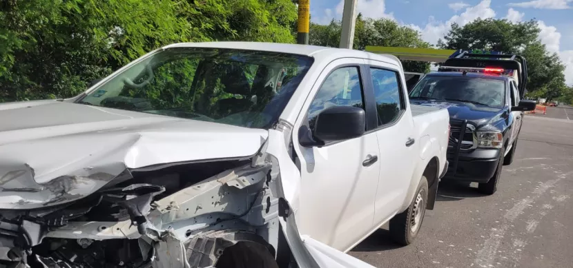 Camionetas Chocan De Frente En La Avenida Insurgentes De Chetumal Poresto