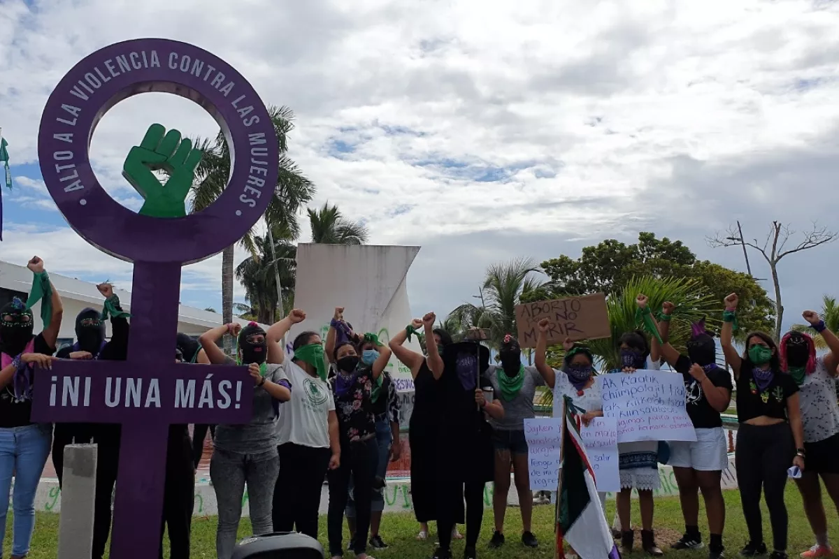 Feministas Colocan Antimonumento En El Congreso De Quintana Roo PorEsto