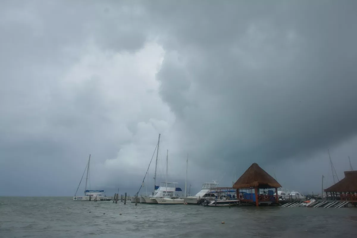 Clima en Cancún Canal de baja presión causarán cielo nublado y lluvias