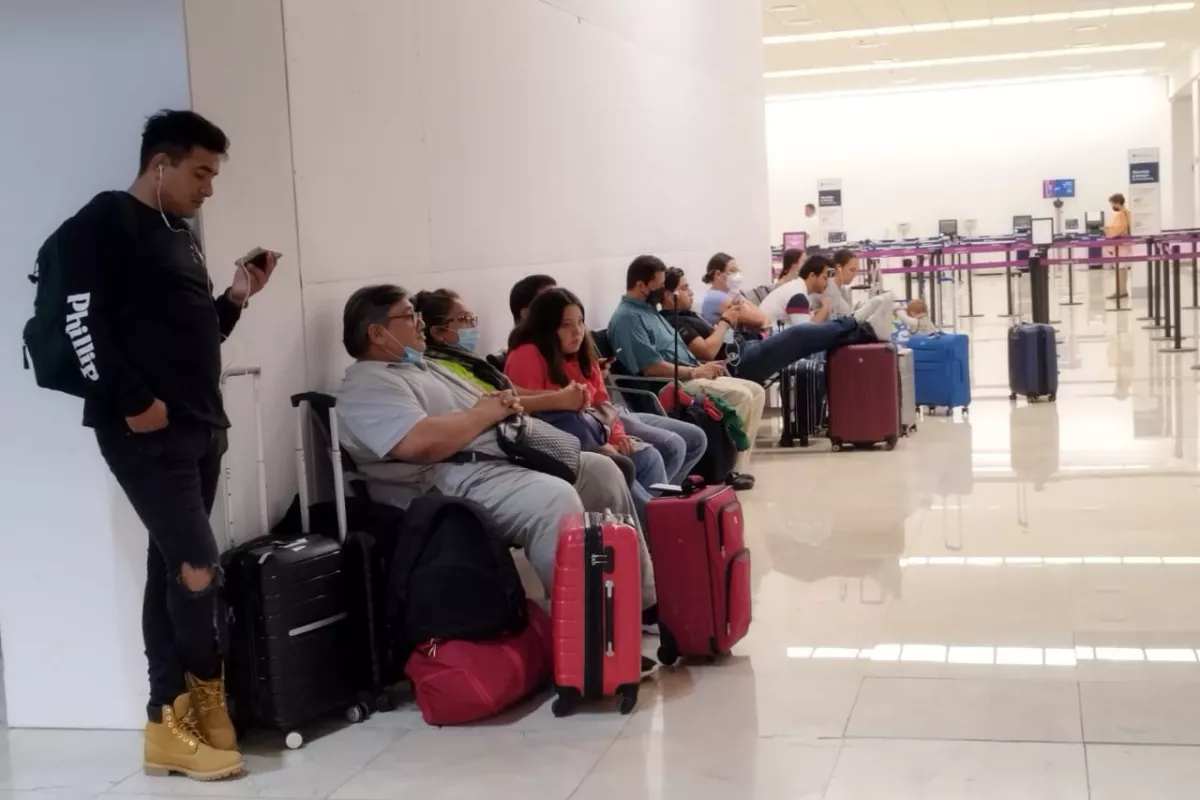 Vuelo de Volaris llega con retraso de más de una hora al aeropuerto de