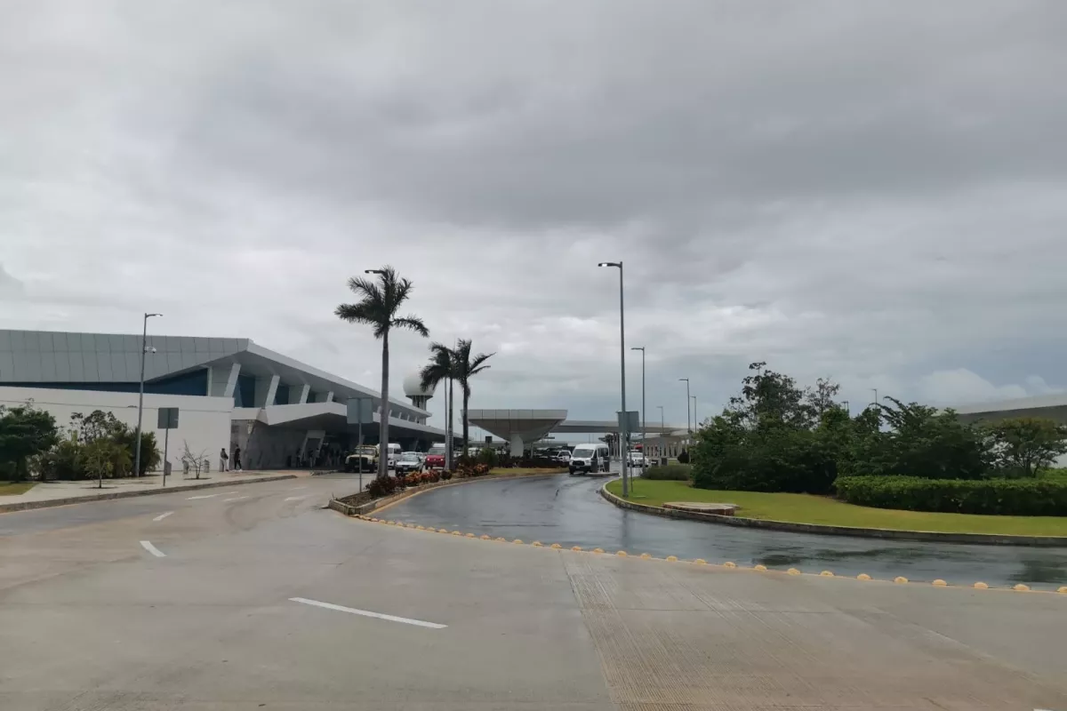 Aún con clima lluvioso el aeropuerto de Cancún supera los 500 vuelos