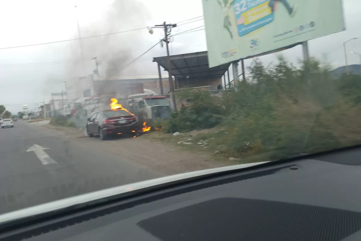 Reportan bloqueos y quema de vehículos en Celaya PorEsto