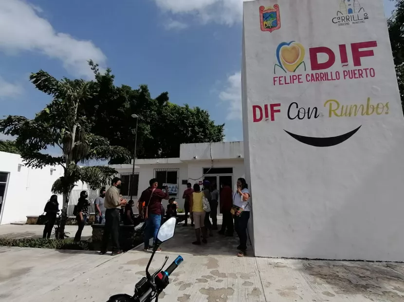 Burócratas toman instalaciones del DIF y el Palacio Municipal de Felipe