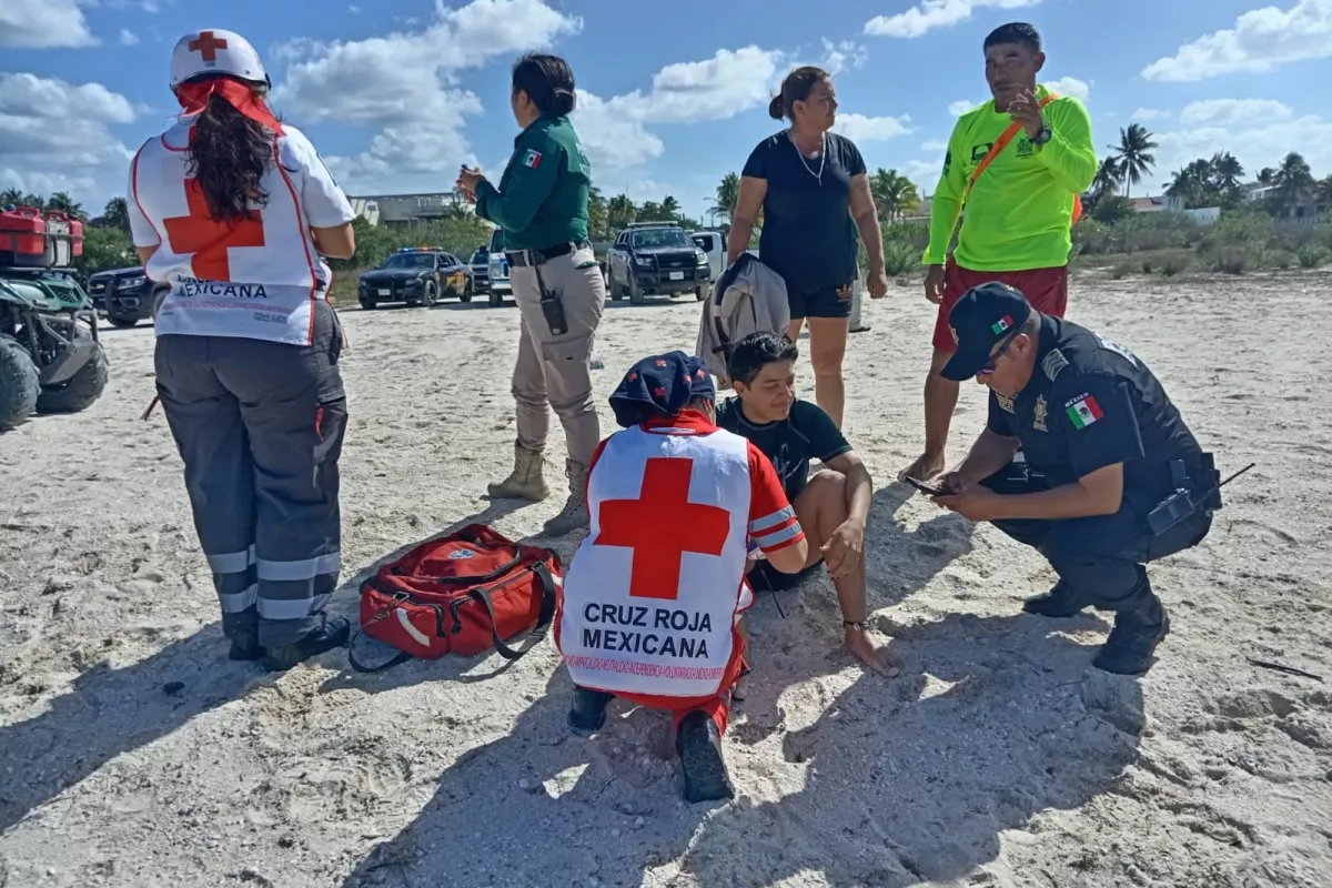 Salvan a dos jóvenes de ser arrastrados por el mar en Progreso PorEsto