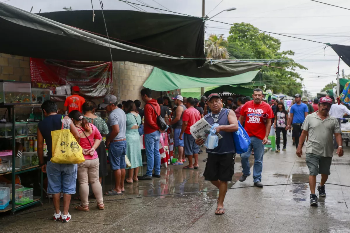 Reviven el tianguis más grande de Cancún a pesar de las lluvias PorEsto