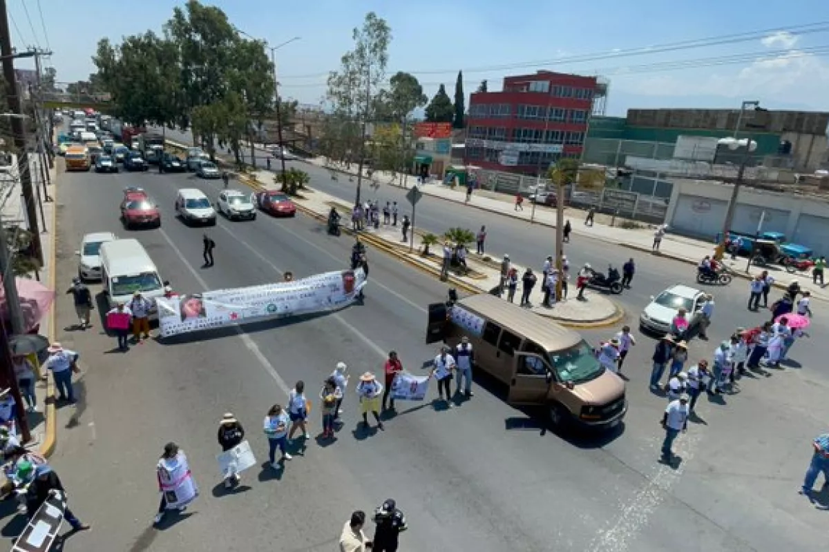 Bloquean Carretera M Xico Texcoco Por Desaparici N De Maestra Y Su Hijo