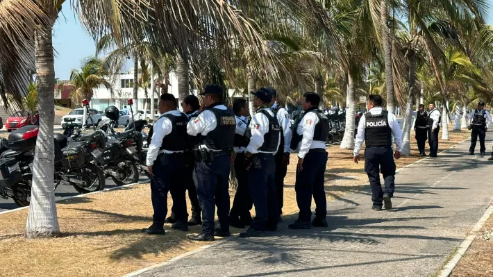 Policías en paro de Campeche esperan a Claudia Sheinbaum para