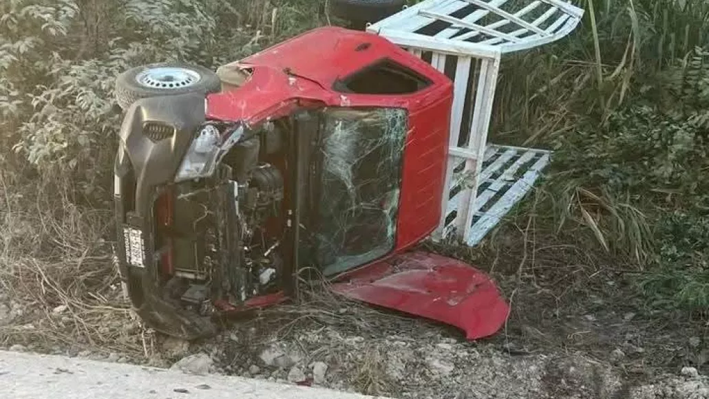 Bache Provoca Volcadura De Una Camioneta En Champot N Poresto