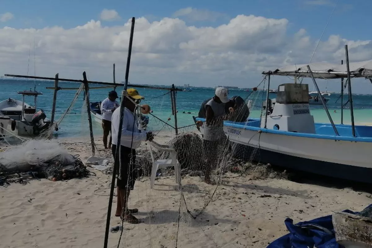 Pescadores de Isla Mujeres llevan más de 50 días sin zarpar por la