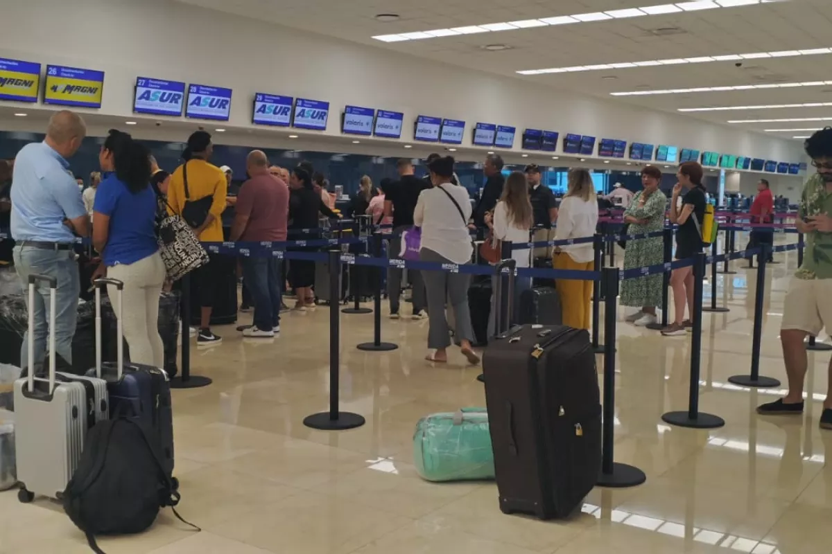 Por el Huracán Beryl United cancela el vuelo a Houston en el