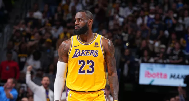 Lebron James Renueva Su Contrato Con Los Lakers Hasta El Poresto