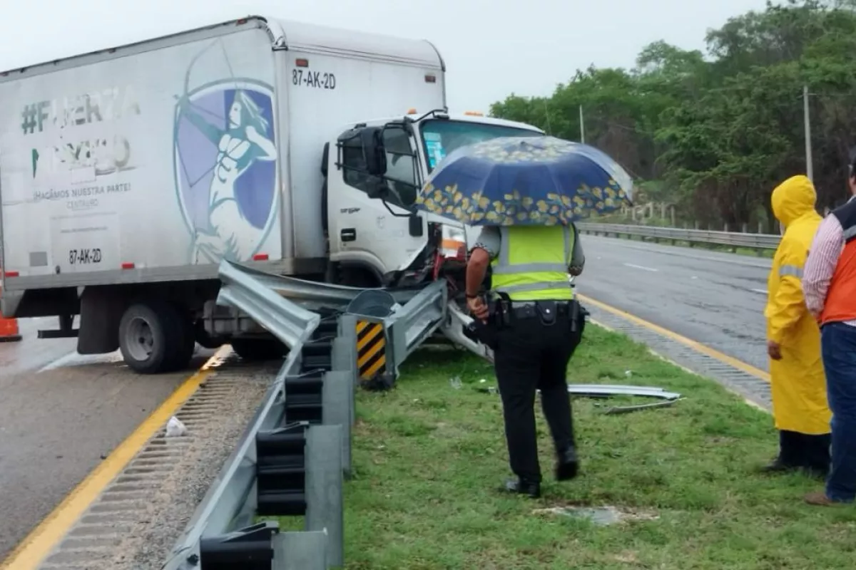 Fuertes Lluvias Provocan Accidente Vehicular En La Carretera Campeche