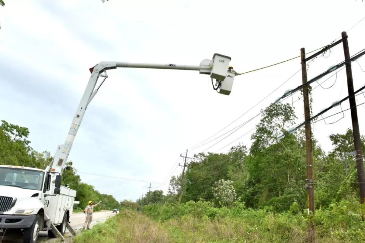 Cfe Restablece Suministro El Ctrico A De Habitantes Afectados