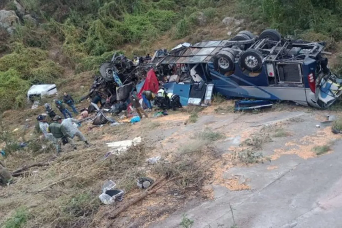 Trágico accidente en Zacatecas 24 muertos y 5 heridos al caer autobús