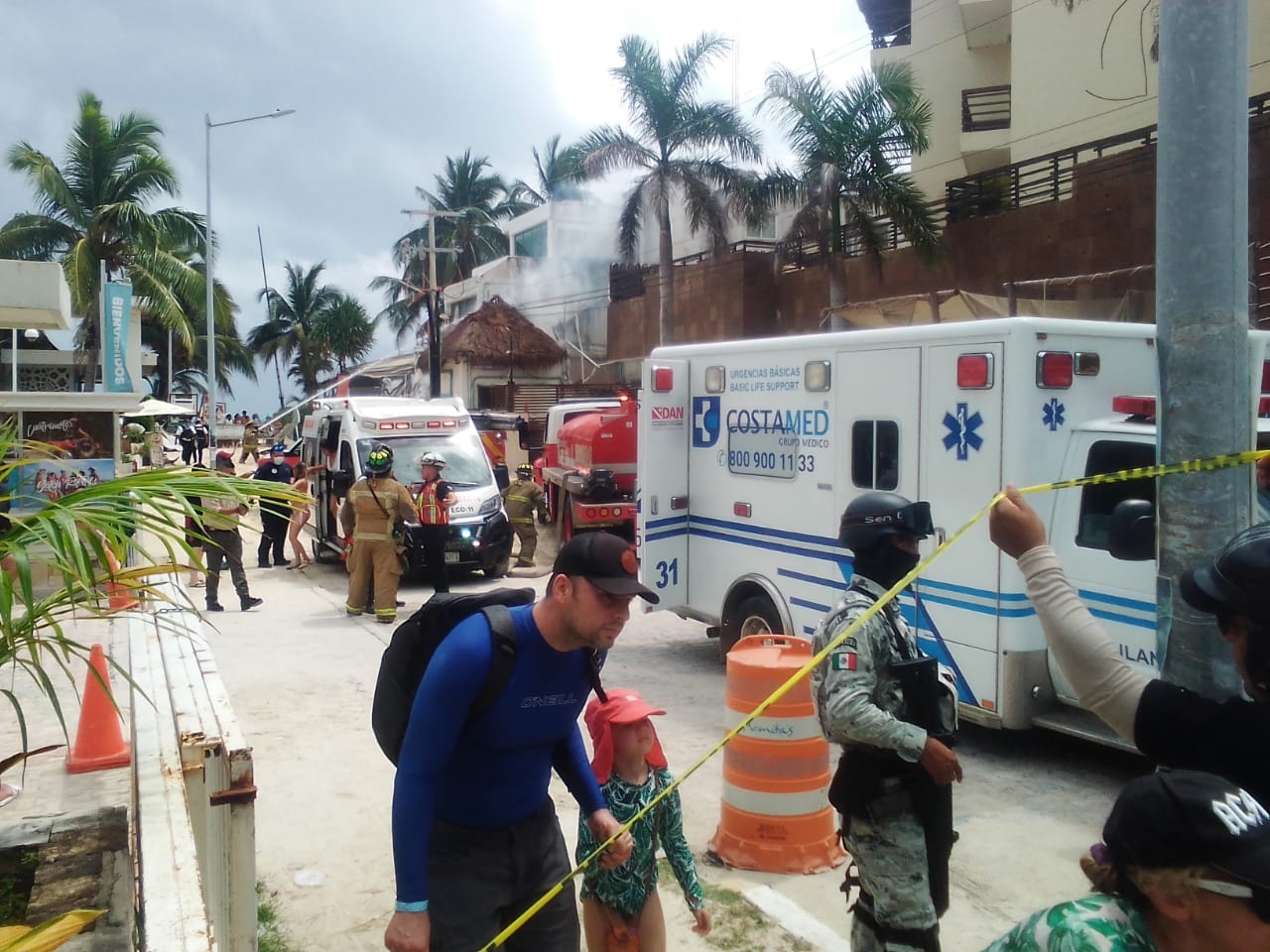 Entre los heridos se podían ver trabajadores y turistas, quiénes son atendidos en el estacionamiento del club de playa mamitas