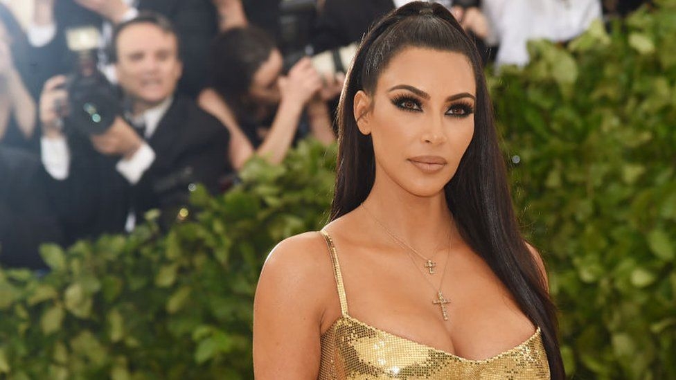 Kim Kardashian está dispuesta a comer caca para mantenerse joven