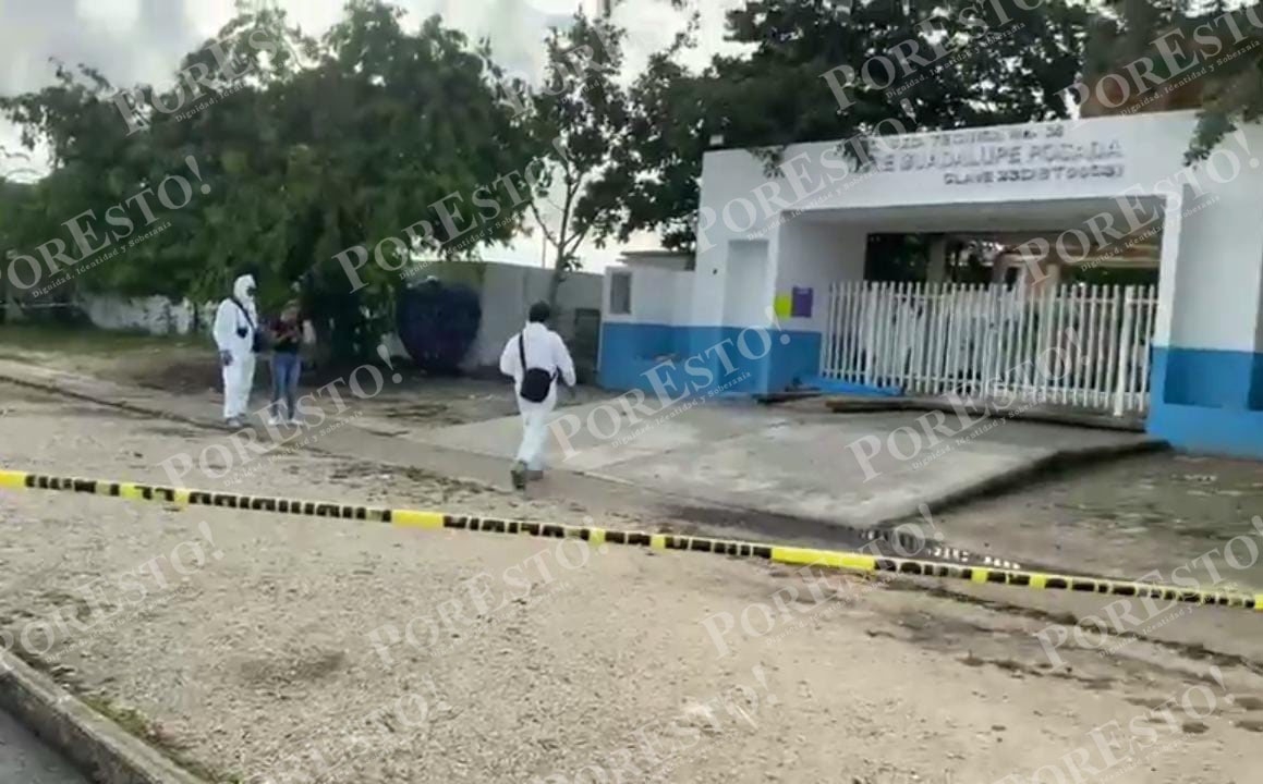 Hombre muere de un infarto fulminante en la entrada de una escuela secundaria en Cancún