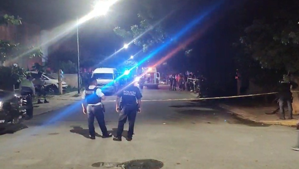 Cancún: Desde un taxi, sujetos disparan contra un hombre y pierde la vida