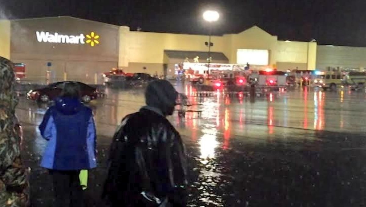 Un tiroteo al interior de una tienda Walmart en Ohio, Estados Unidos, dejó saldo de 4 personas heridas.