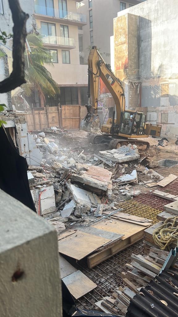 Abogado acusa al Ayuntamiento de Playa del Carmen por permitir la demolición de una tienda