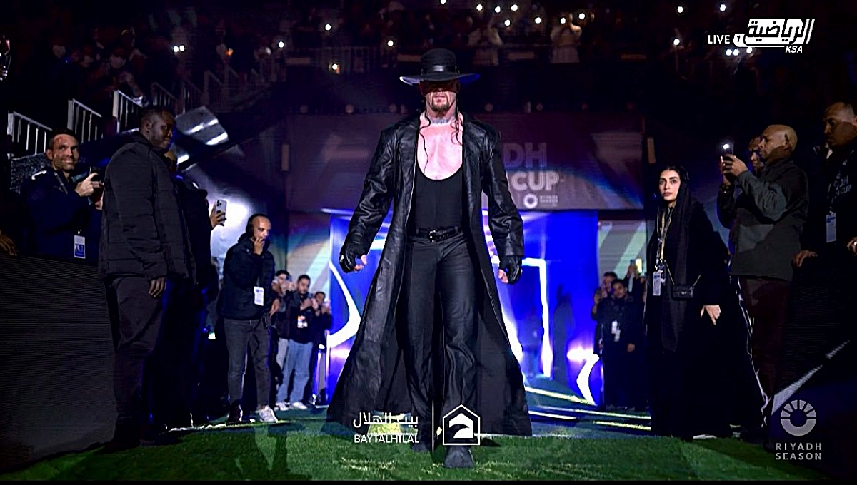 The Undertaker aparece en partido de Cristiano Ronaldo: VIDEO