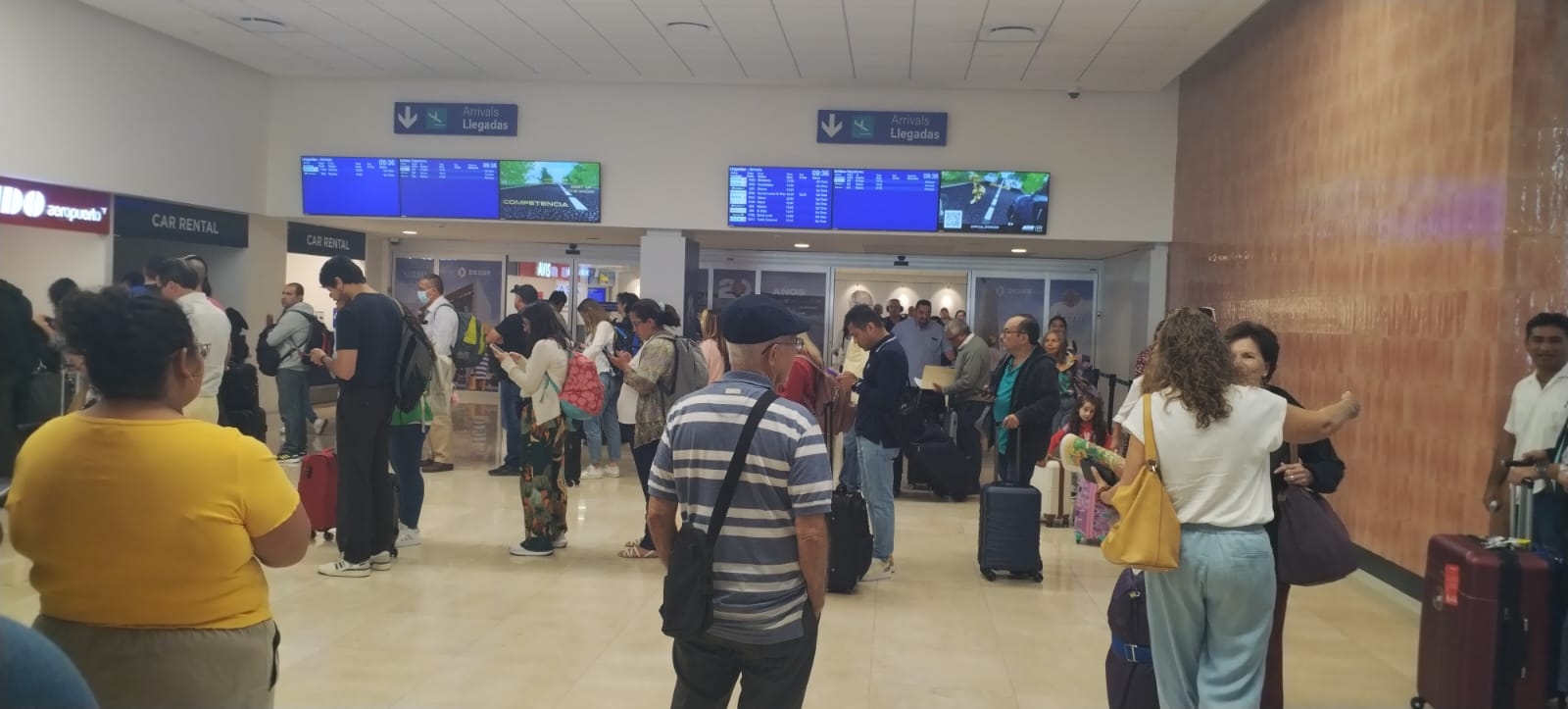 Hay gran afluencia de viajeros en el aeropuerto de Mérida este martes