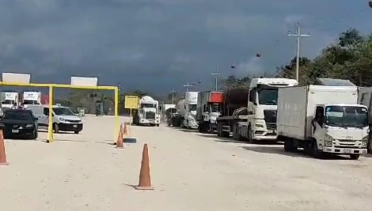 Transportistas denuncian discriminación de la empresa 'Ultracarga' en Playa del Carmen