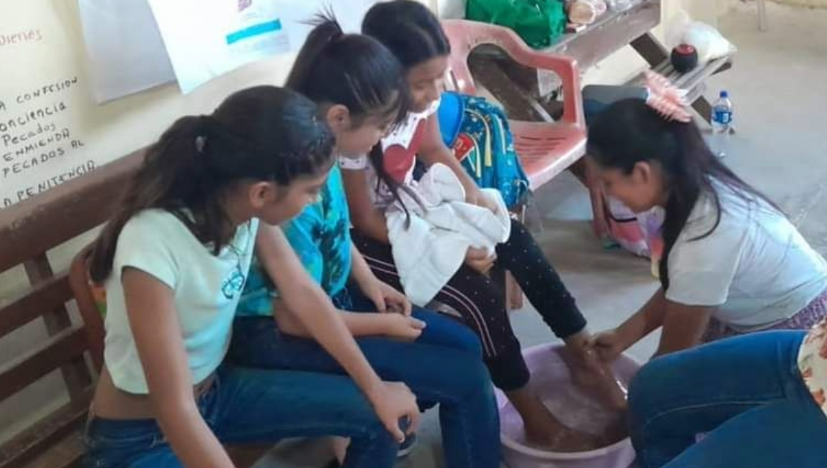 Campeche: Niños en Candelaria realizan lavatorio de pies por la Semana Mayor