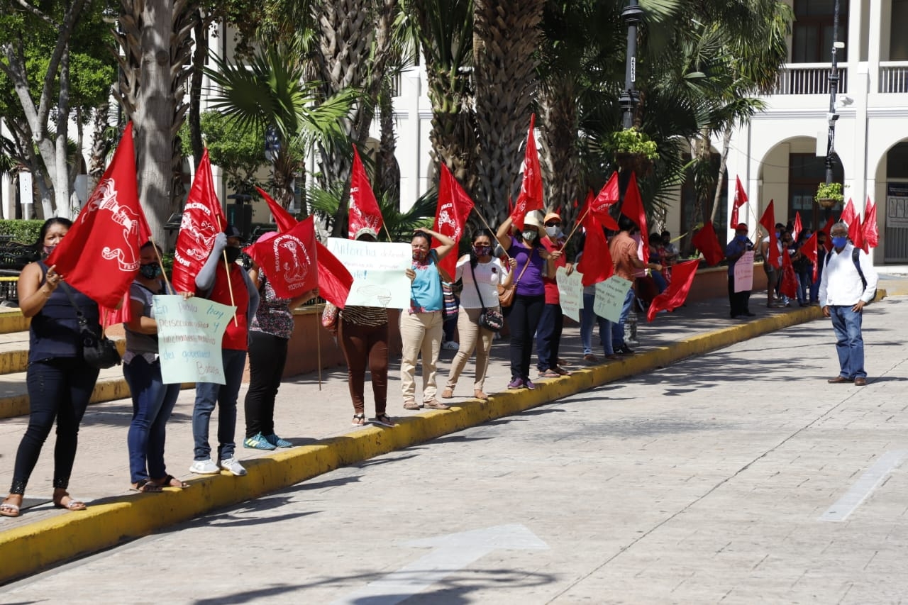 Movimiento Antorchista Protesta Frente Al Palacio De Gobierno De