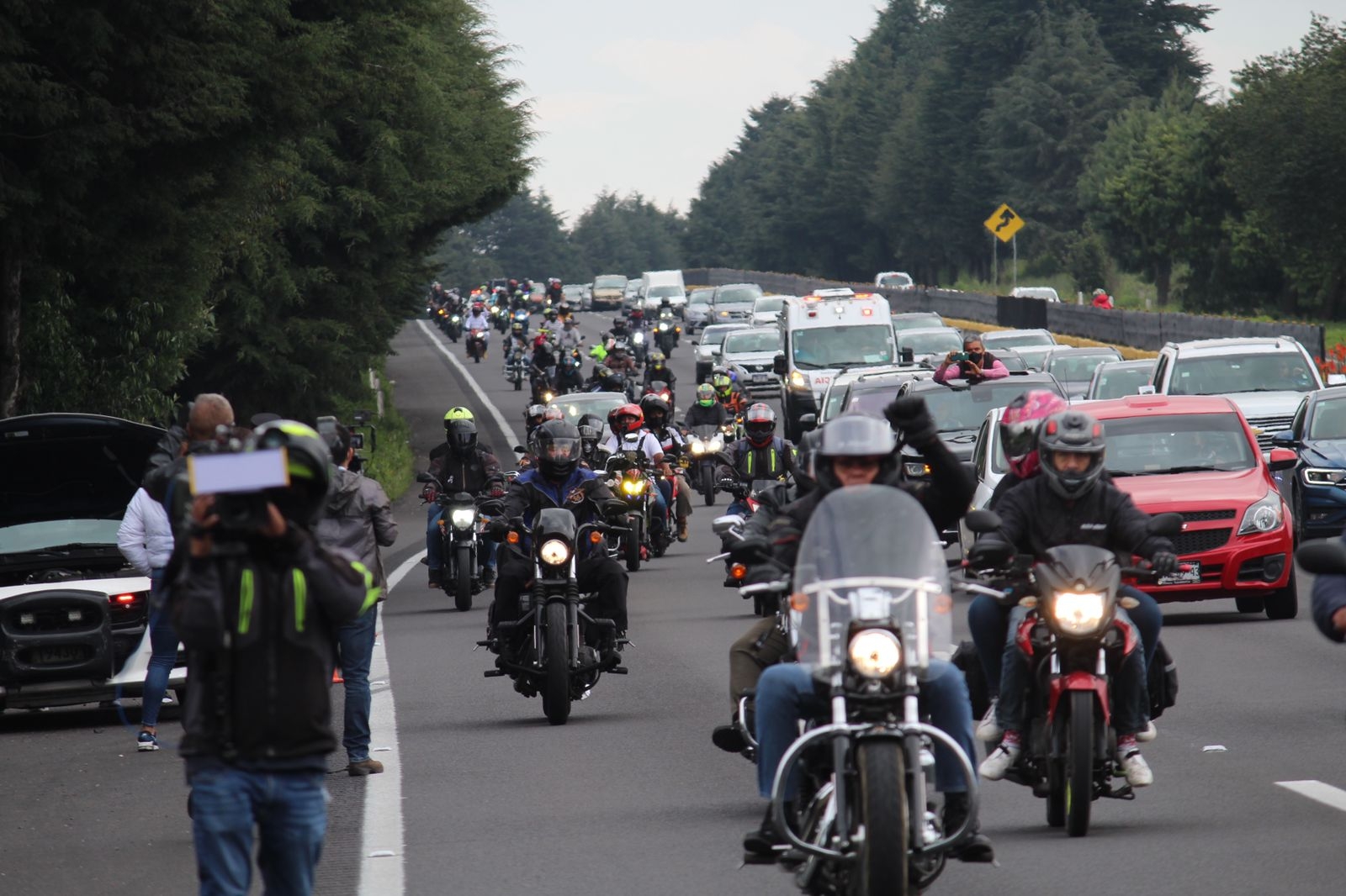 Más de 200 motociclistas asisten a rodada en honor a las víctimas de