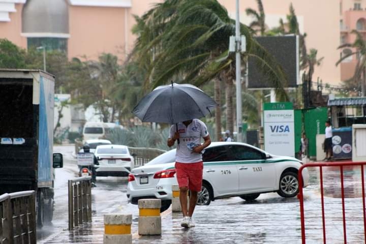 Clima en Cancún este 26 de febrero Cielo nublado con ligeras lluvias