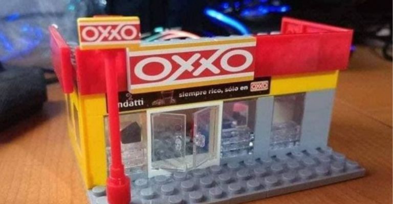 Juguetería crea mini Oxxo hecho de lego y se hace viral PorEsto