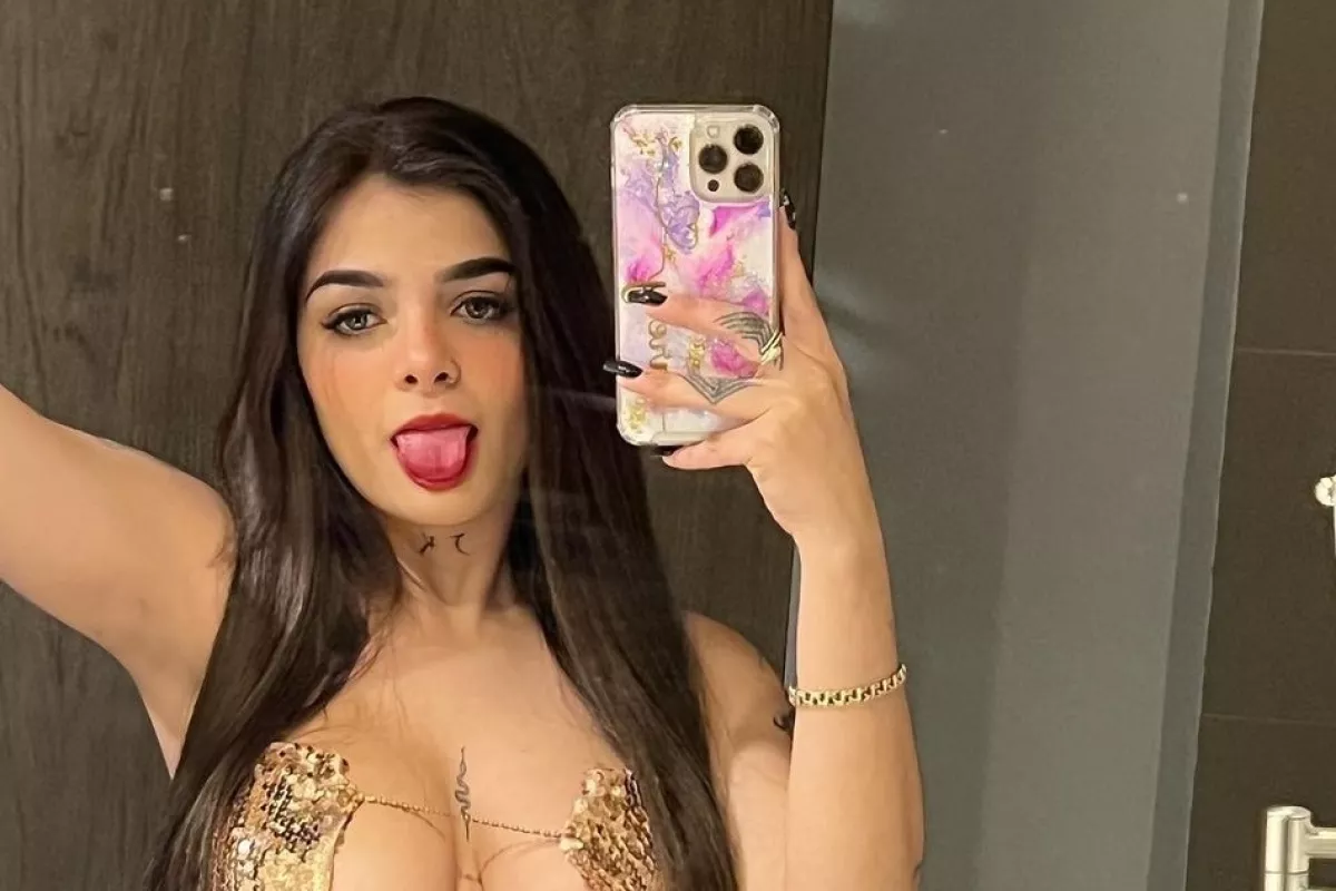 Karely Ruíz de nuevo en el ojo del huracán por filtración de video íntimo  con un fan - PorEsto