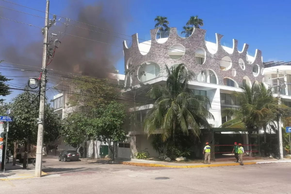 Se incendia un hotel en la zona turística de Playa del Carmen - PorEsto