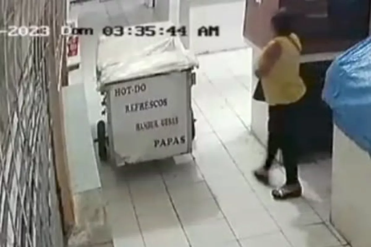 Captan a una mujer orinando en pleno mercado de Dzidzantún: VIDEO - PorEsto