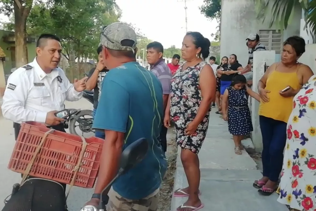 Madre Defiende A Su Hijo De Una Turba Vecinal En Hampolol Quer An Lincharlo Por Robo Poresto