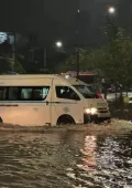 Automovilistas manejaron con más precaución debido a los riesgos de la acumulación del agua