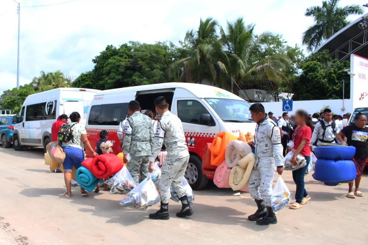 Familias De Isla Arena Regresan A Sus Hogares Tras Ser Evacuadas Por El