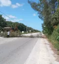 Mahahualenses advierten con bloquear carretera Bacalar-Tulum por inacción de CFE.