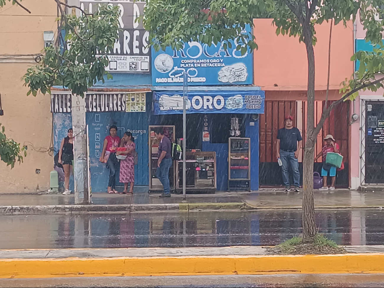 Campechanos se sorprendieron con la lluvia matutina