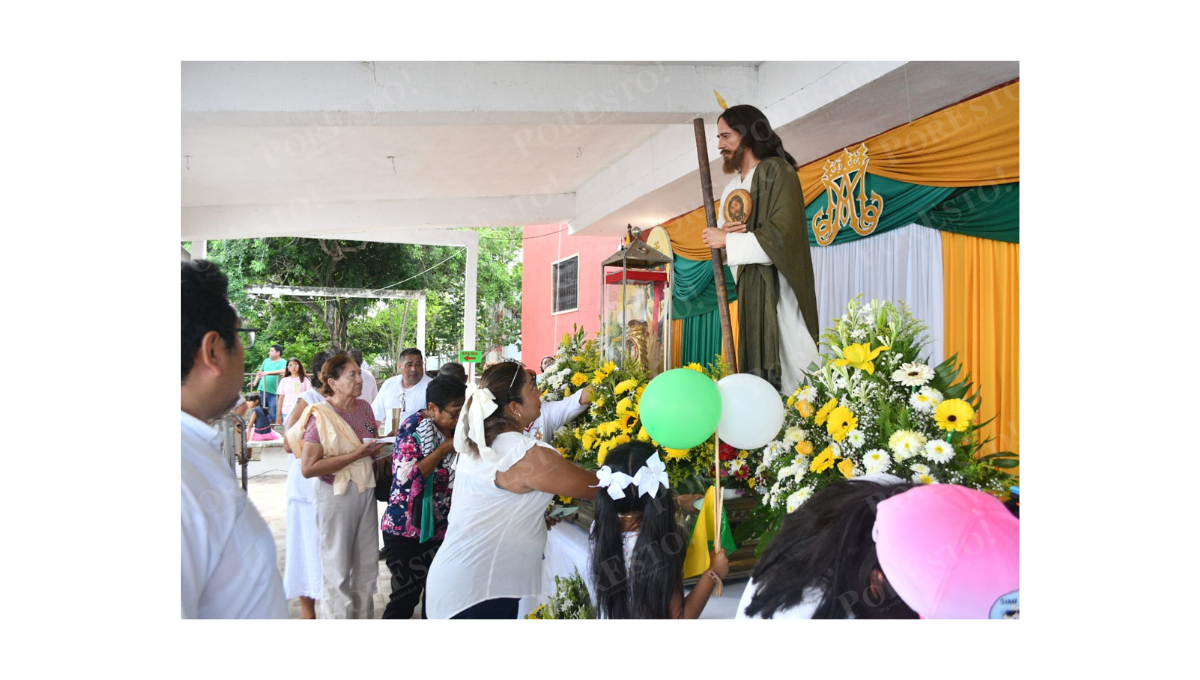 Feligreses reciben las Reliquias de San judas Tadeo