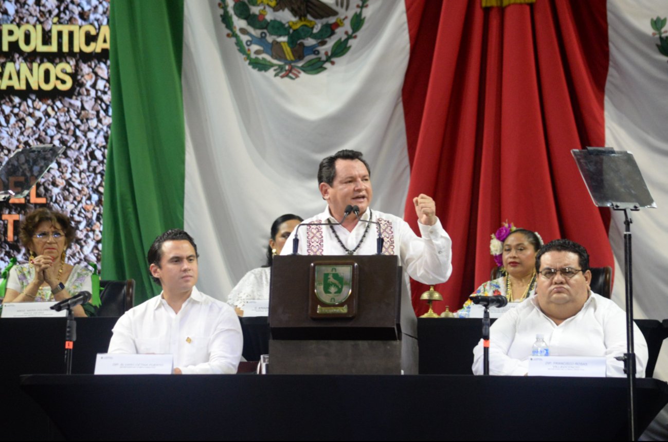 Así fue la toma de protesta de Joaquín Díaz Mena como Gobernador de Yucatán