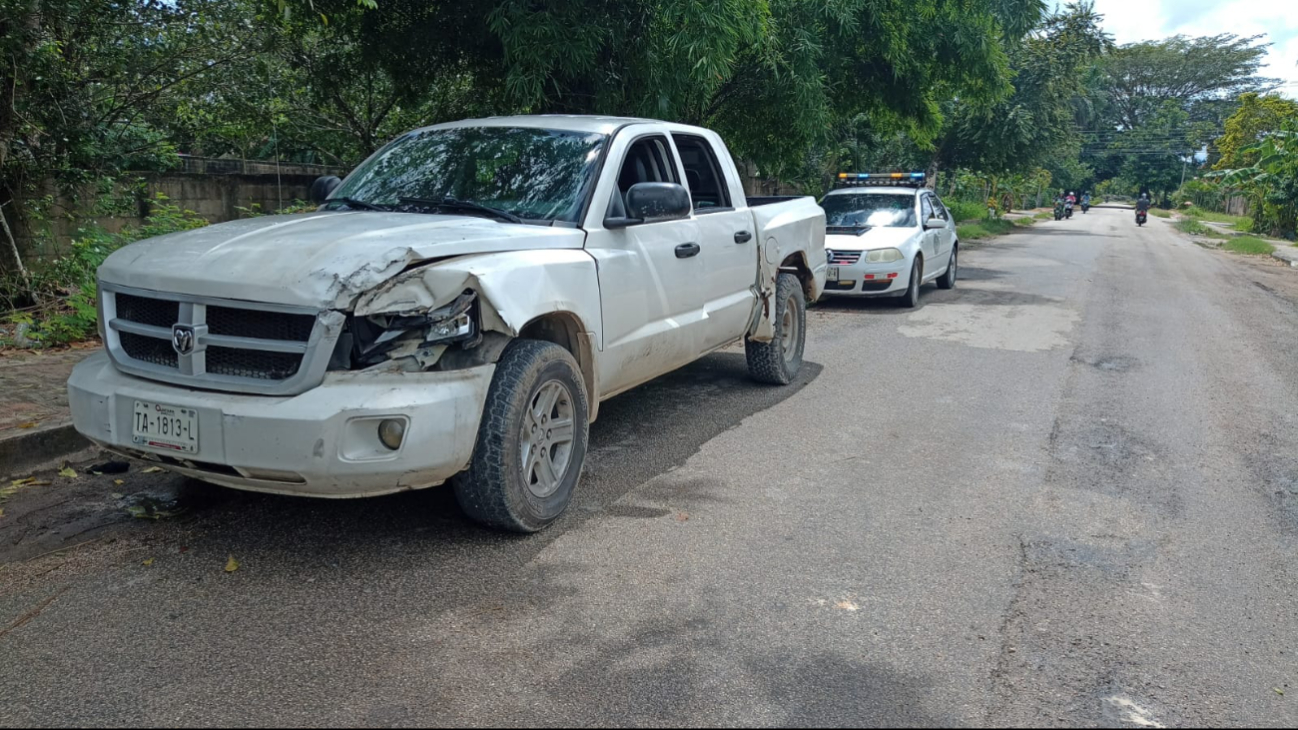 Taxista provoca colisión con cuatro vehículos en Felipe Carrillo Puerto   