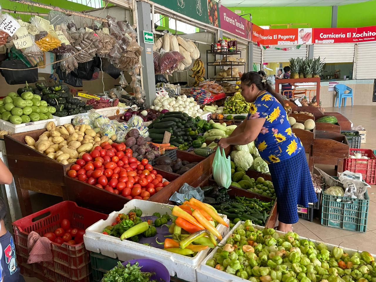 20 días del Hanal Pixán o Día de Muertos, los precios de la cebolla y el tomate han aumentado en el mercado municipal