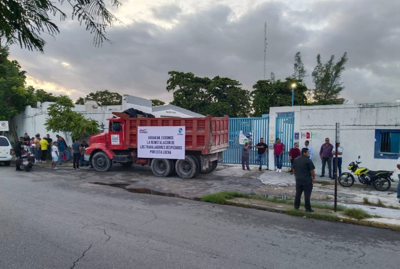 Trabajadores de Aguakan de Cancún e Isla Mujeres se manifiestan ante inconformidades 