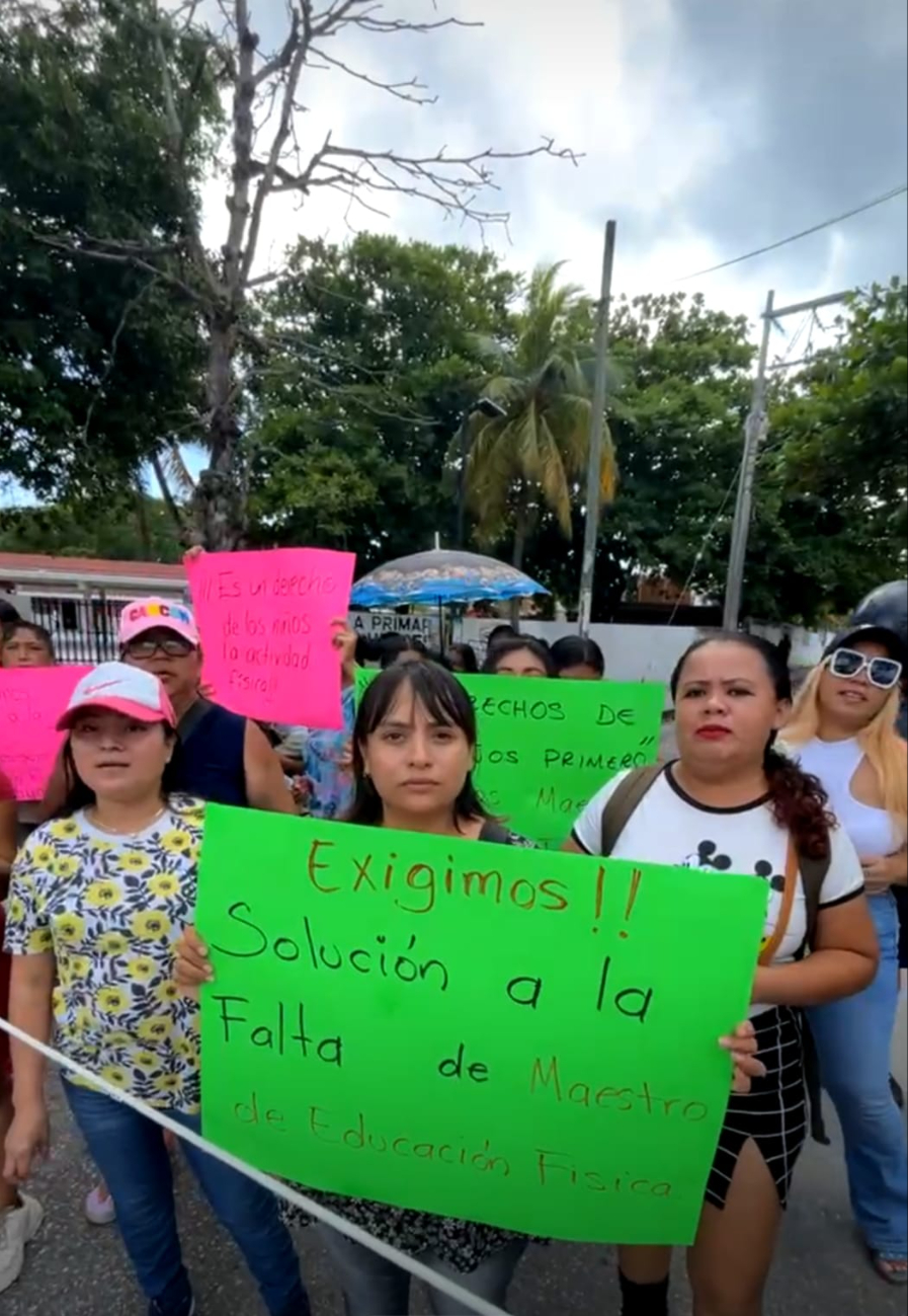 Padres de familia seguirán cerrando calles si no hay solución